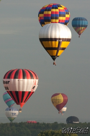 200908Montgolfieres-0035-p4.jpg - 01/08/2009-Chambley-Rassemblement montgolfières